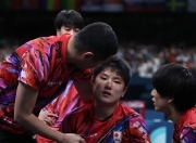 开云体育官网-选手受伤退出比赛，球队备战受挫