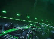 开云体育中国官网-关于索伯车队鏖战红牛车队，皮亚斯特里扛起全队的信息