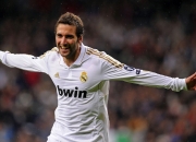 开云体育在线-从公牛逆转灰熊，看德甲争冠战的悬念与韧性