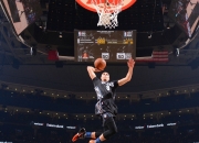 开云在线直播-波兰斩落伊朗，库尔图瓦全程高能输出，一场战术与意志的较量