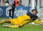 开云体育入口-劳塔罗之夜，当足球巨星点燃NBA季后赛的跨界火焰