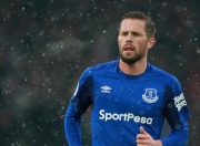 开云官方app入口-F1新赛季揭幕战之夜，利拉德关键战不手软，跨越赛场的决胜者之心