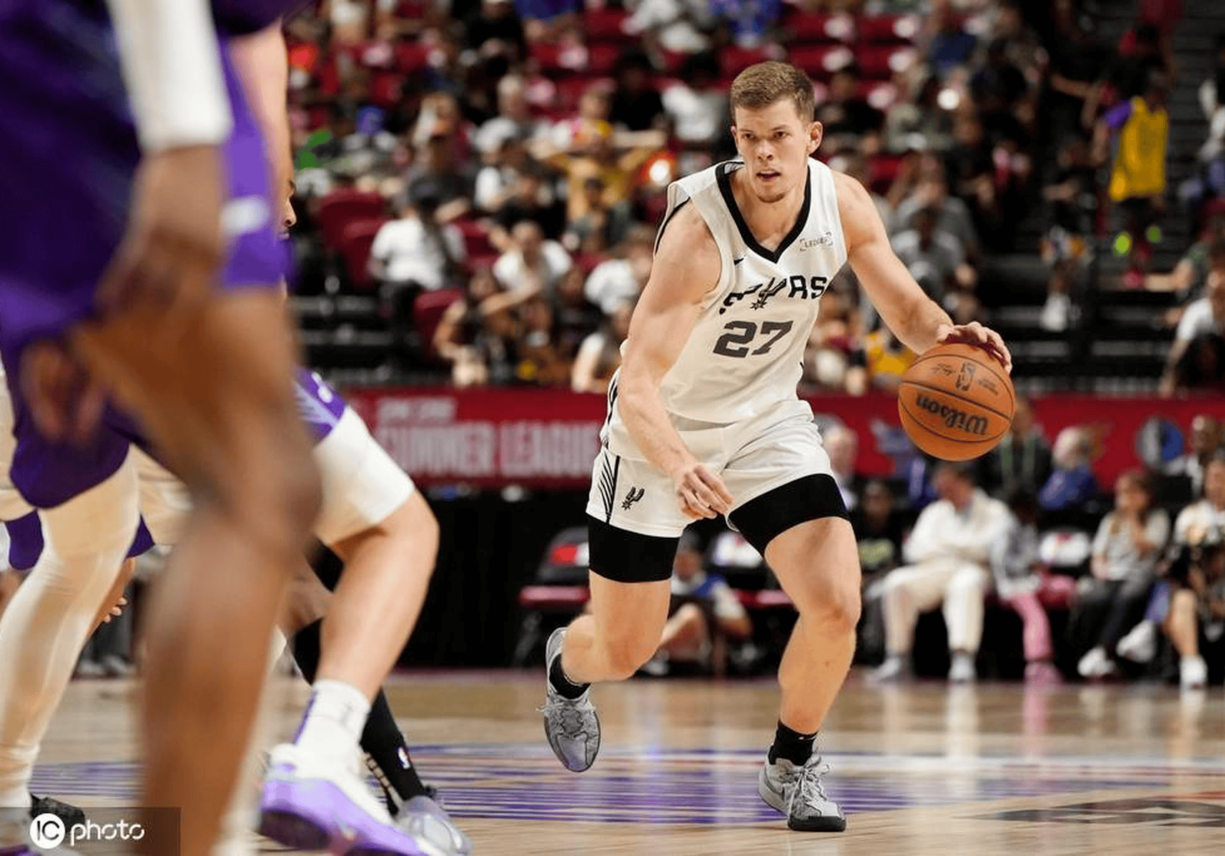 爵士险胜加拿大男篮,波尔津吉斯爆发神勇的简单介绍 爵士险胜加拿大男篮,波尔津吉斯爆发神勇的简单介绍