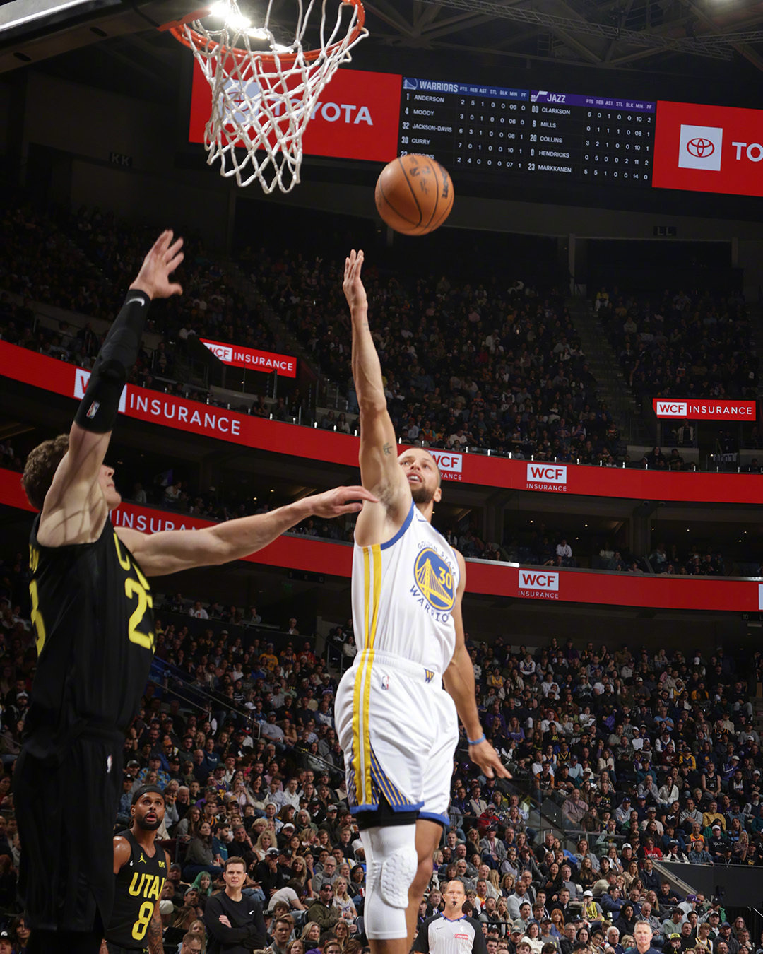 天津队轻取爵士,库里高光表现 天津队轻取爵士,库里高光表现