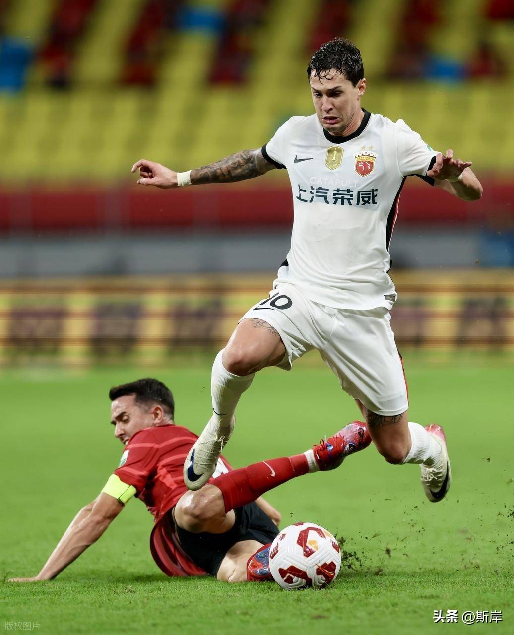 选手受伤退出比赛，球队备战受挫