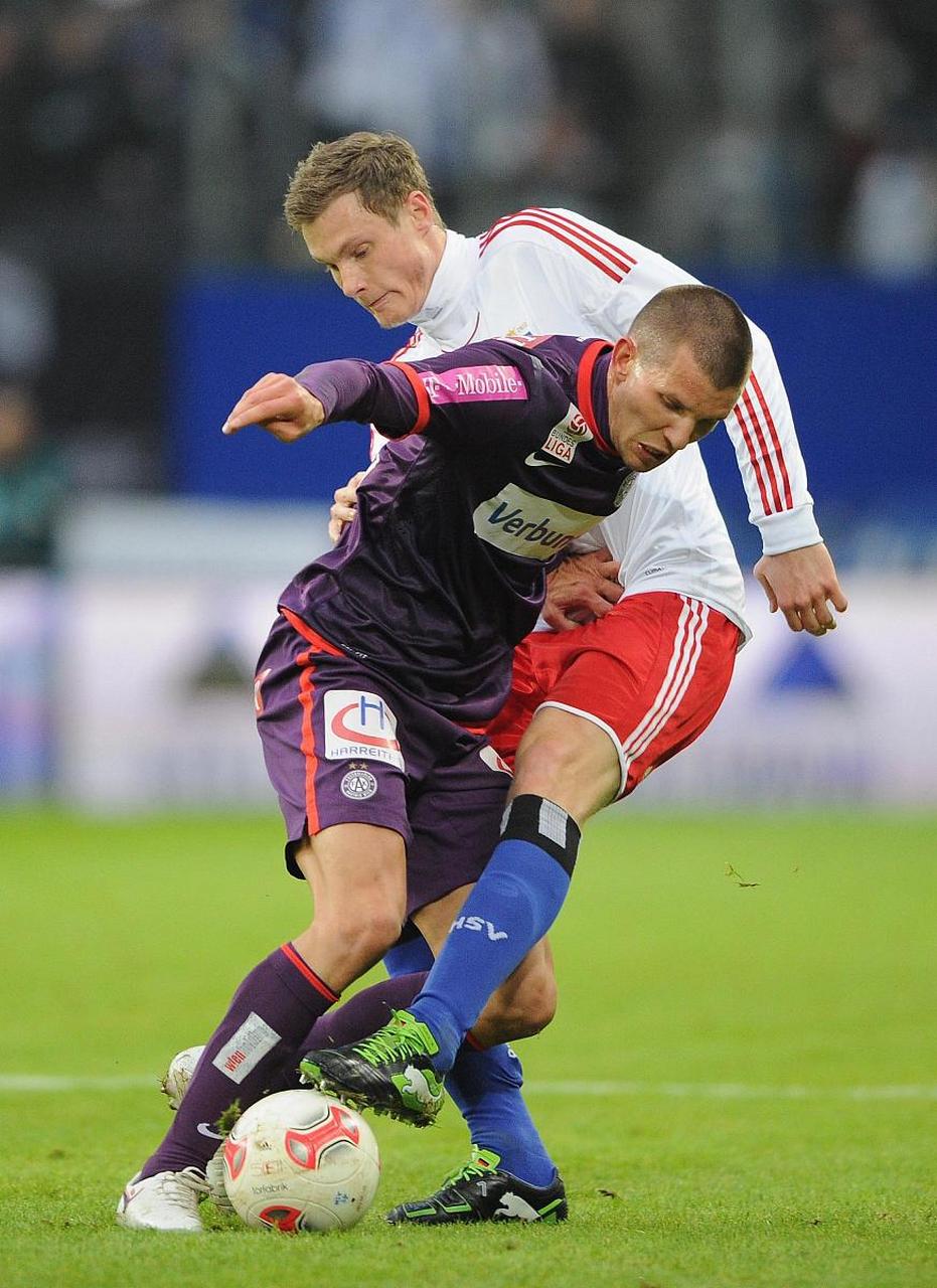 汉堡备战关键比赛，教练组密集研究对手