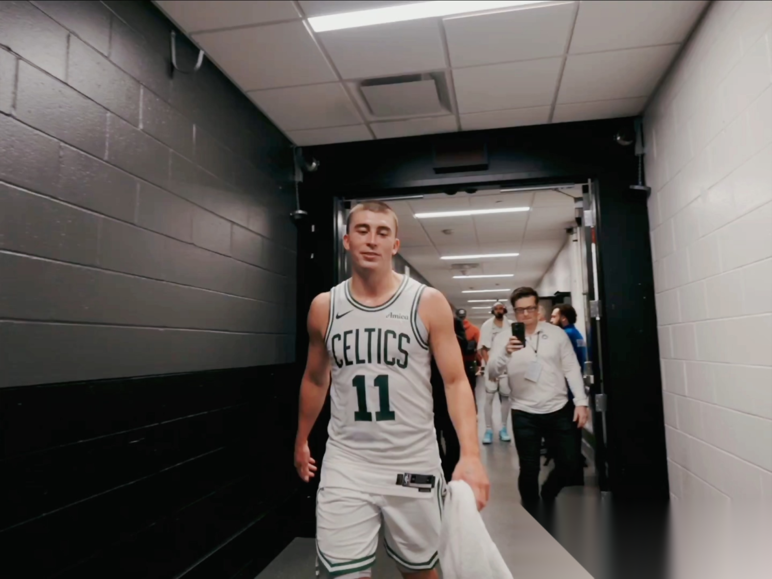 凯尔特人不敌快船,遭遇主场失利 凯尔特人不敌快船,遭遇主场失利