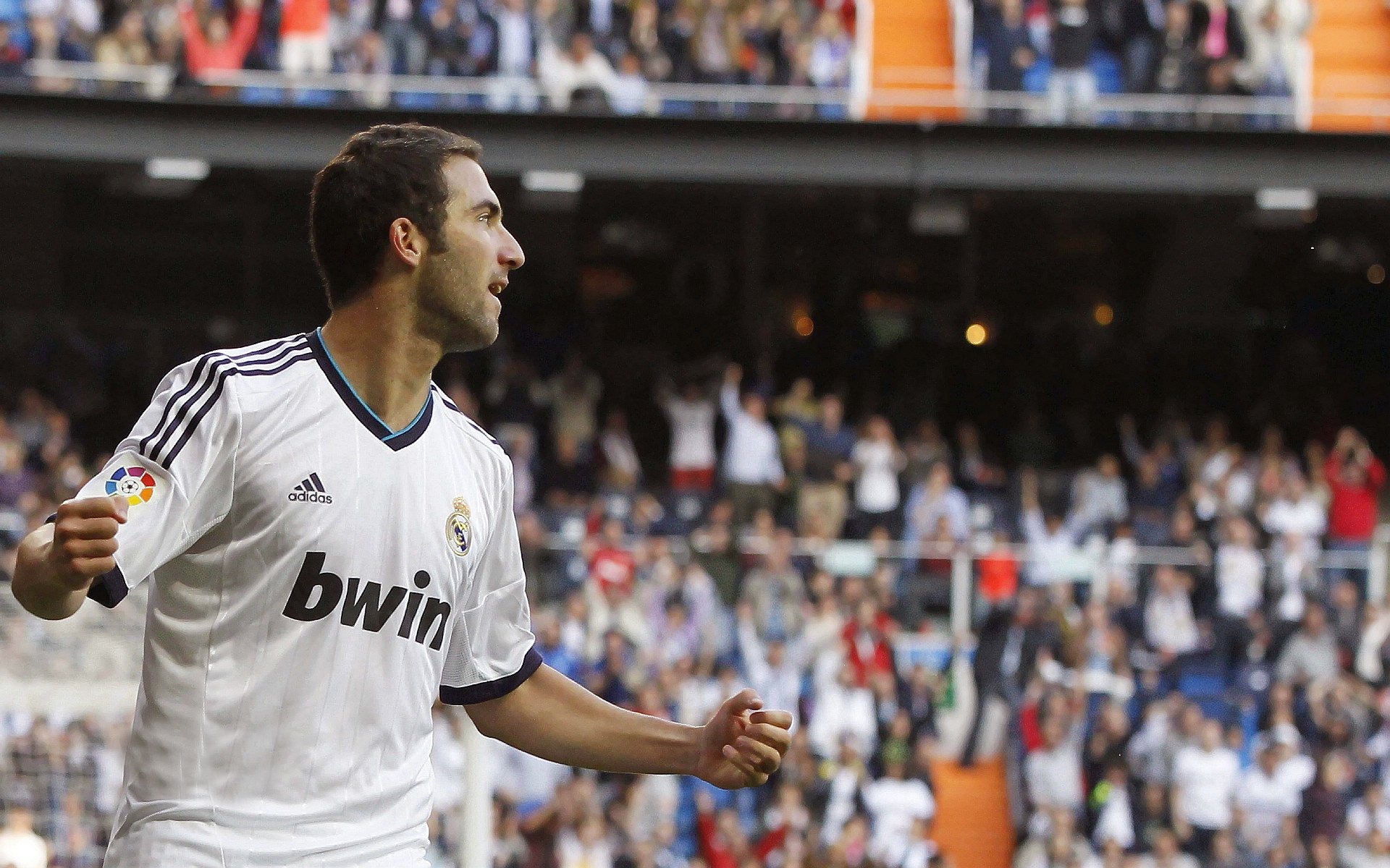 从深渊到巅峰，基耶萨的救赎之夜与AC米兰的战术碾压